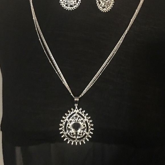 Hannah Necklace and earrings set - Picture 2 of 6